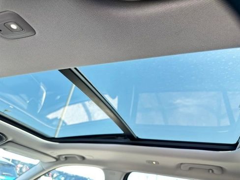 Used 2024 Jeep Grand Cherokee L Limited w/ Black Appearance Package AWD/4WD image 10