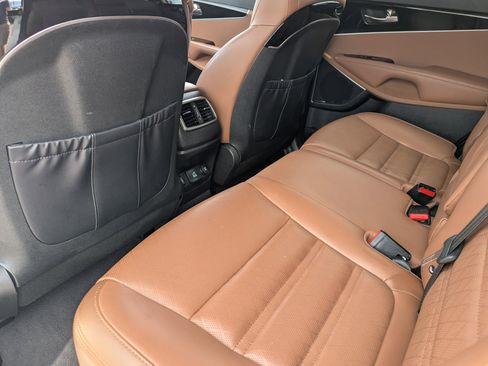 Used 2019 Kia Sorento SX image 23