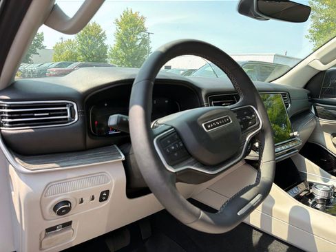 Used 2024 Jeep Wagoneer Series III w/ Premium Group I AWD/4WD image 7