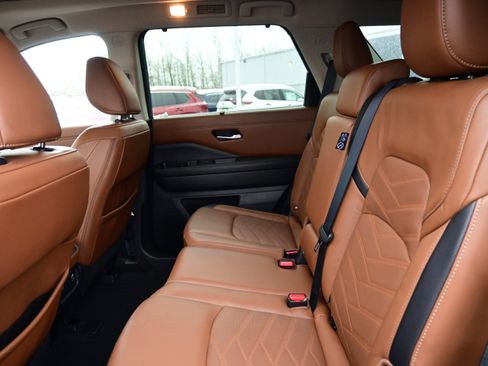 Certified 2023 Nissan Pathfinder Platinum w/ Cargo Package image 16