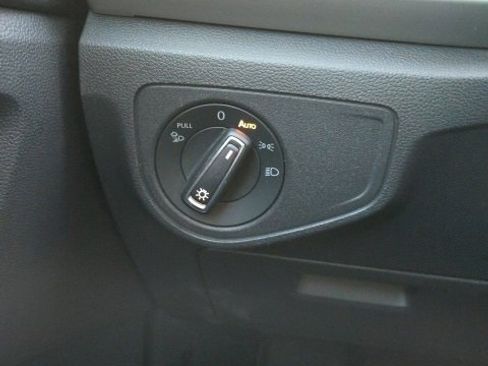 Used 2021 Volkswagen Atlas SE image 11