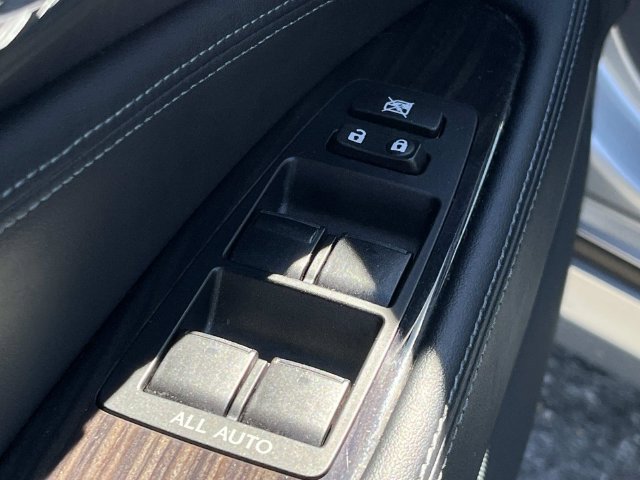 Used 2014 Lexus LS 460 w/ Comfort Package RWD image 30
