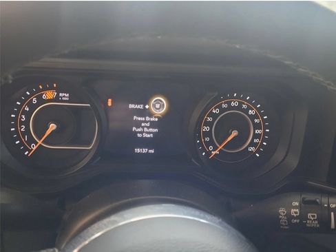 Used 2026 Jeep Wrangler Unlimited Sahara AWD/4WD image 4