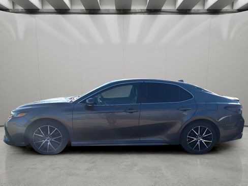 Used 2023 Toyota Camry SE image 4