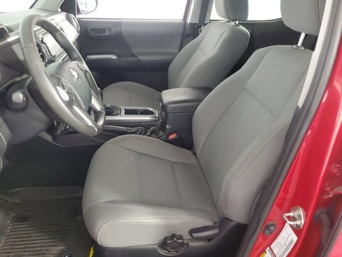 Used 2018 Toyota Tacoma SR5 RWD image 12