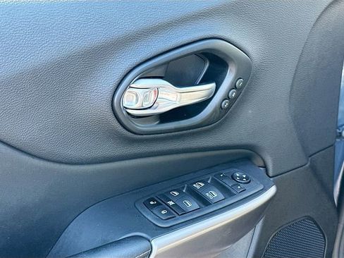 Used 2022 Jeep Cherokee Limited w/ Elite Package image 18