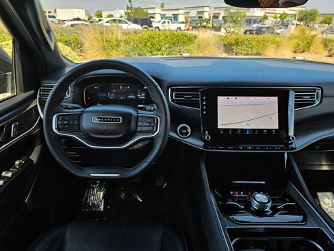 Used 2024 Jeep Wagoneer Series III AWD/4WD image 26