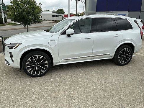 New 2026 Volvo XC90 T8 Plus w/ Protection Package AWD/4WD image 11