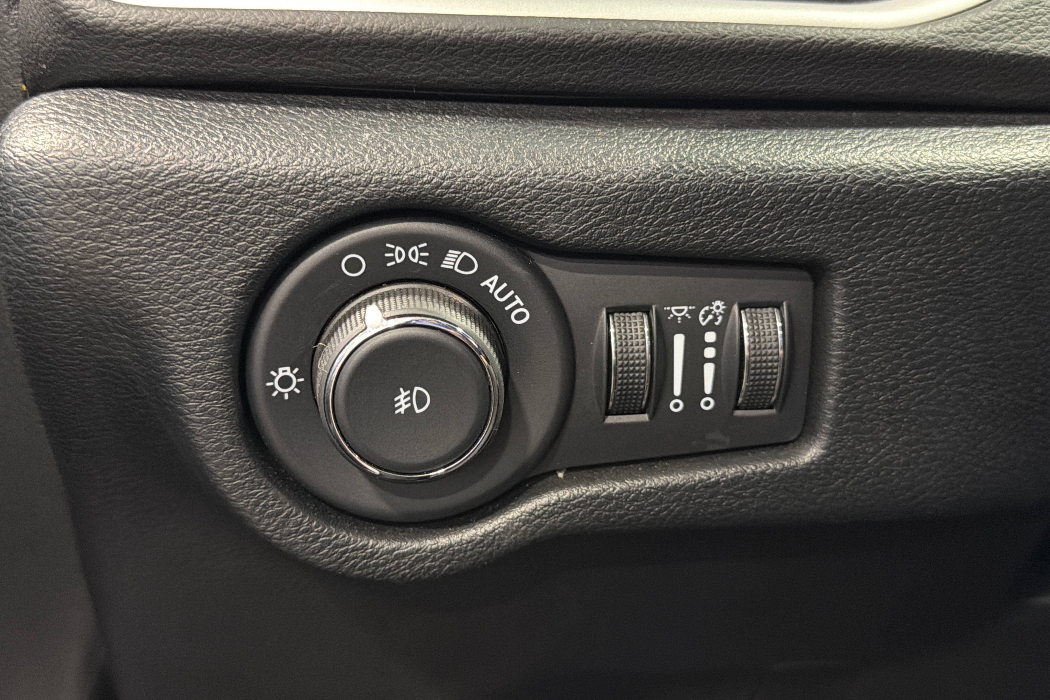 Used 2026 Chrysler Pacifica Select FWD image 21