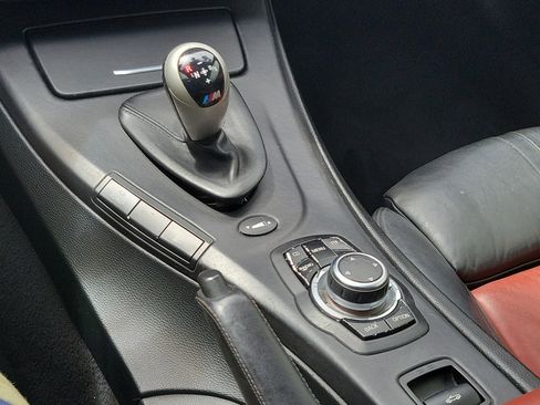 Used 2011 BMW M3 Convertible image 25