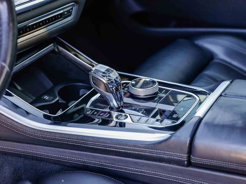 Used 2019 BMW X5 xDrive50i w/ M Sport Package image 21