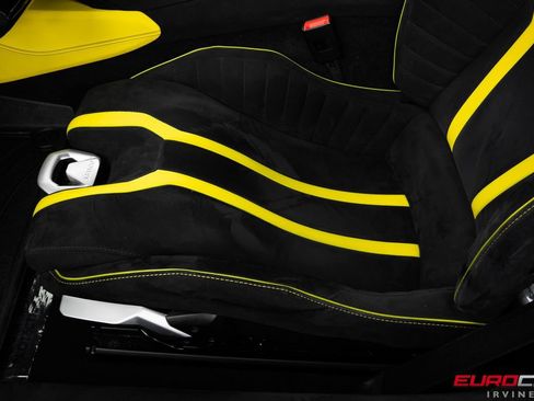 Used 2022 Lamborghini Huracan STO RWD image 45