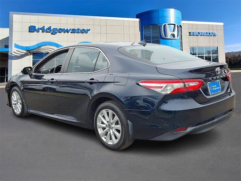 Used 2020 Toyota Camry LE image 4