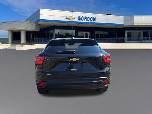 Used 2024 Chevrolet Trax LS w/ Driver Confidence Package FWD image 4