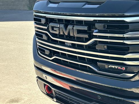 Used 2025 GMC Sierra 1500 AT4 w/ Technology Package AWD/4WD image 30