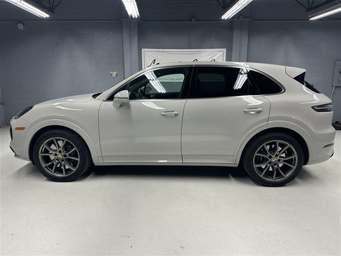 Used 2022 Porsche Cayenne Turbo AWD/4WD image 5