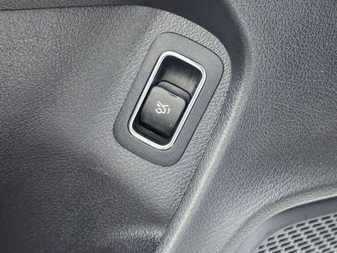 Used 2023 Mercedes-Benz CLA 250 4MATIC image 34