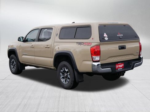 Used 2017 Toyota Tacoma TRD Off-Road w/ Tow Package (A/T) image 5