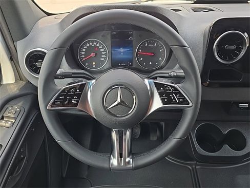 New 2025 Mercedes-Benz Sprinter 4500 image 27