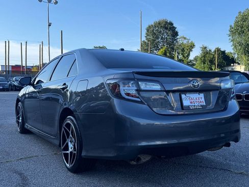 Used 2012 Toyota Camry SE w/ Leather Pkg FWD image 4