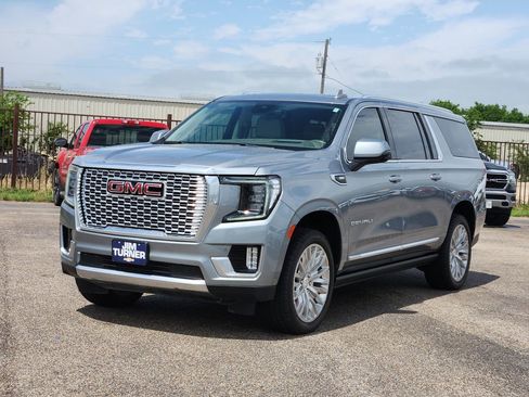 Used 2024 GMC Yukon XL Denali w/ Advanced Technology Package RWD image 3