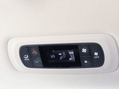 Used 2023 Chrysler Voyager LX image 17