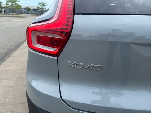 Used 2024 Volvo XC40 B5 Ultimate w/ Protection Package Premier AWD/4WD image 9