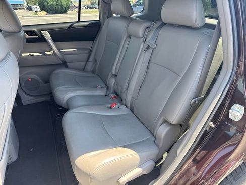 Used 2012 Toyota Highlander SE w/ Tow Pkg AWD/4WD image 28