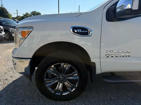 Used 2017 Nissan Titan SV AWD/4WD image 14
