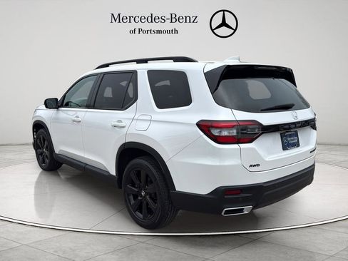 Used 2025 Honda Pilot Black Edition image 3