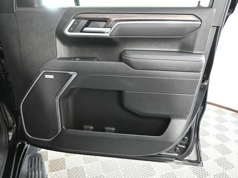 Used 2025 Chevrolet Silverado 1500 LTZ AWD/4WD image 12