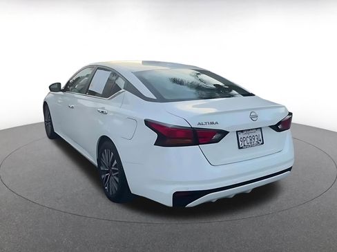 Used 2025 Nissan Altima 2.5 SV image 11