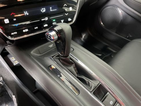 Used 2020 Honda HR-V Touring image 32
