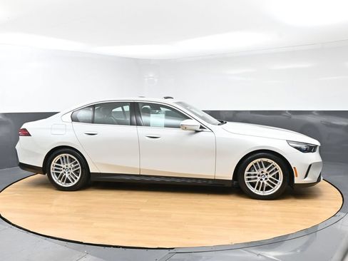 Used 2025 BMW 530i RWD image 8