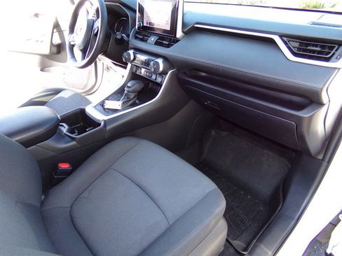 Used 2024 Toyota RAV4 XLE w/ Convenience Package image 24