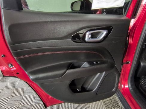Used 2025 Jeep Compass Trailhawk AWD/4WD image 31