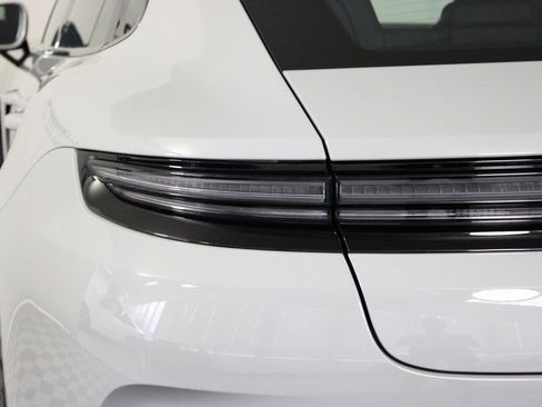 Certified 2025 Porsche Panamera 4 image 12