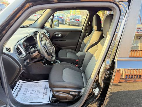 Used 2021 Jeep Renegade Latitude AWD/4WD image 11