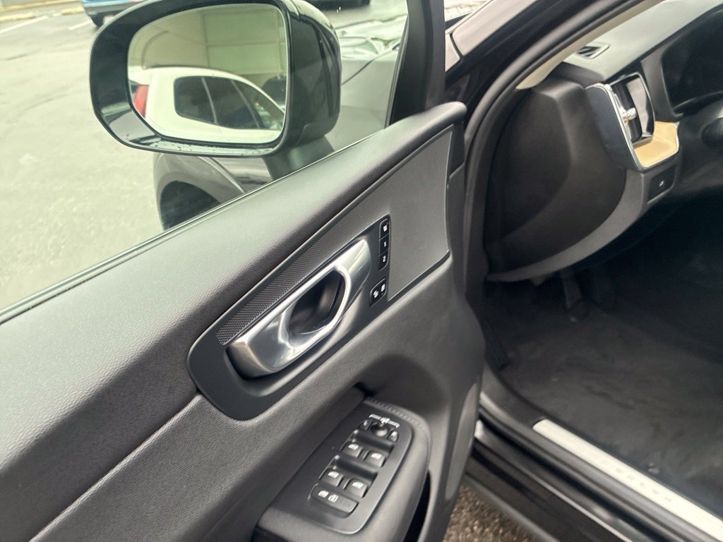 Certified 2026 Volvo XC60 B5 Plus AWD/4WD image 11