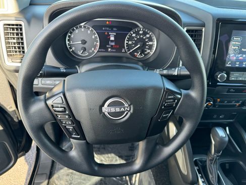 Used 2023 Nissan Frontier SV image 23
