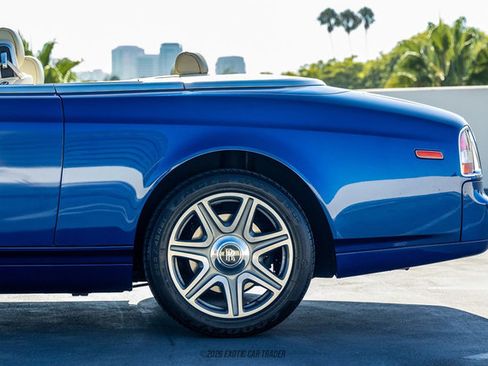 Used 2010 Rolls-Royce Phantom Drophead Coupe RWD image 5