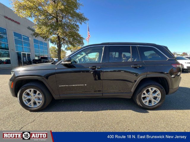 Used 2023 Jeep Grand Cherokee Limited w/ Luxury Tech Group II AWD/4WD image 6