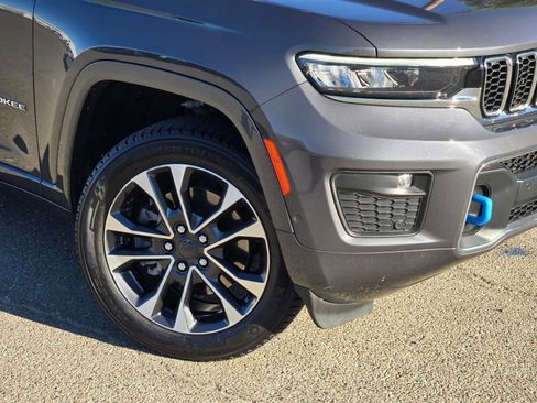 Used 2023 Jeep Grand Cherokee Overland w/ Advanced Protech Group III AWD/4WD image 10