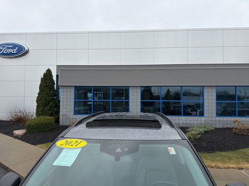 Used 2021 Ford Explorer XLT w/ Equipment Group 202A image 10