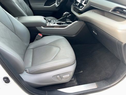 Used 2022 Toyota Highlander Platinum image 34