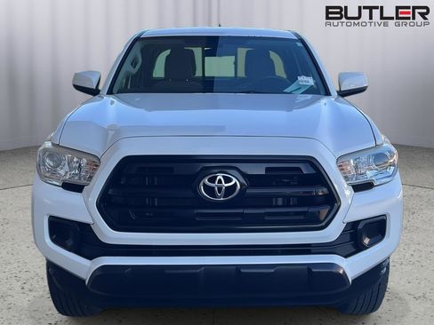 Used 2016 Toyota Tacoma SR image 9