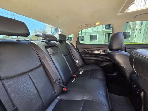 Used 2015 INFINITI Q70 3.7 RWD image 46