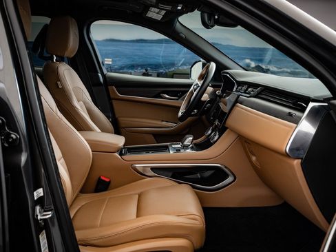 Used 2023 Jaguar F-PACE S image 25