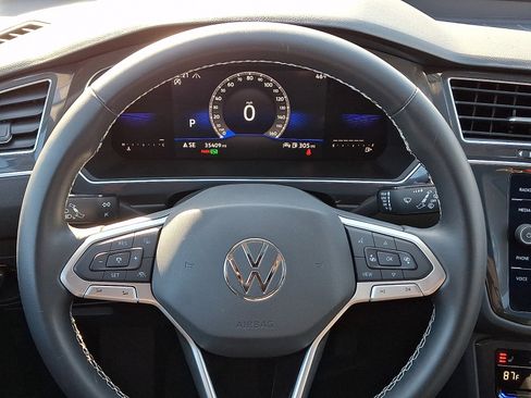 Used 2022 Volkswagen Tiguan SE image 19