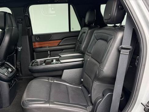 Used 2018 Lincoln Navigator Reserve AWD/4WD image 17